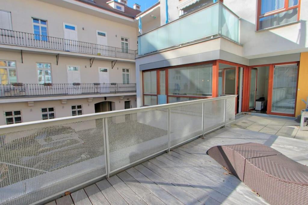 Auriapartments Karlin 2Kk S Terasou A Parkovanim Прага Екстер'єр фото