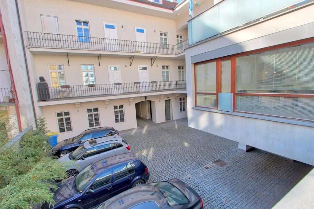 Auriapartments Karlin 2Kk S Terasou A Parkovanim Прага Екстер'єр фото